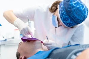 Periodontologia – skuteczne metody leczenia paradontozy